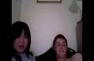 XXX Có hai cô gái trong vớ