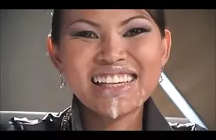 XXX Trẻ, một bà Già và cạo