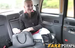 XXX Nga nhà làm tình với một người tình trẻ