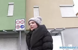 XXX Boyfren bỏ bạn gái của anh là mắt và hỏi một người bạn đến cho cô ấy công ty