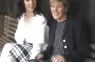 XXX Khá đẹp cưỡi trên một dương vật lớn