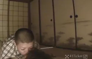 XXX Cô gái dễ thương ướt