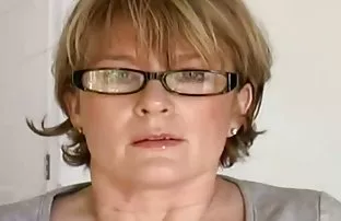 XXX Ông chủ cho tiền quái người vợ trẻ của nhân viên của mình