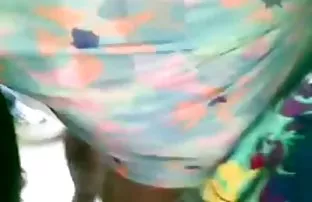 XXX Bắn bạn gái sau khi quan hệ tình dục trong phòng tắm