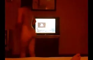 XXX Dai dẳng đầu trên bàn thư Ký