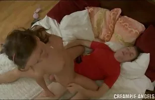 XXX Một chàng trai trẻ ba Phụ nữ