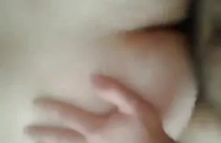 XXX Gõ màng cô gái trẻ người bạn của cô trong con mắt